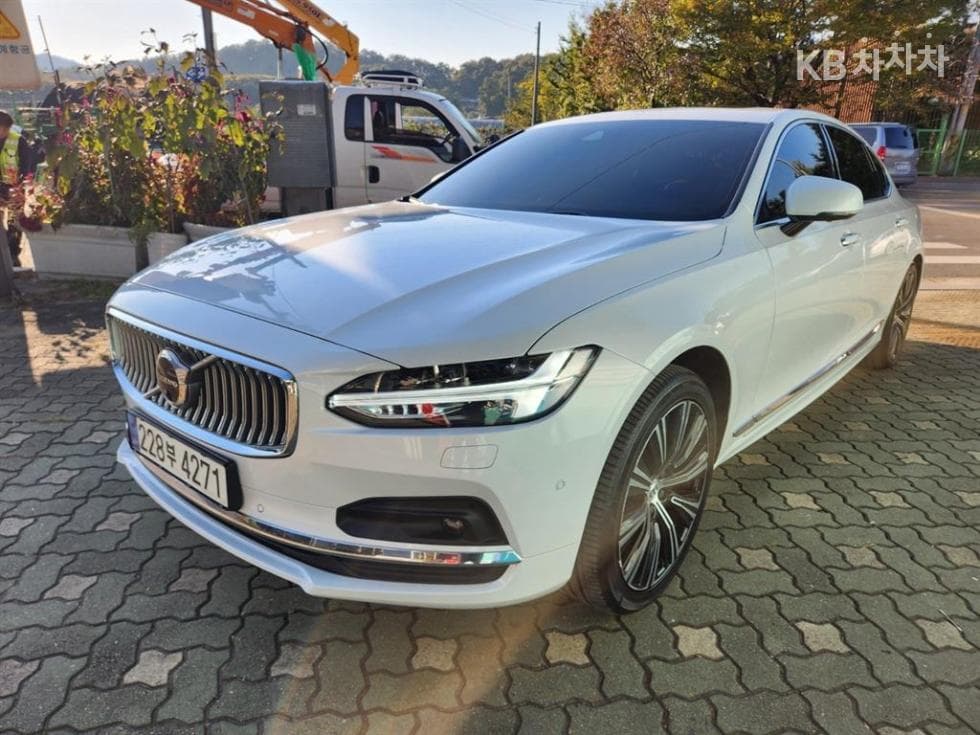 Volvo S90 Второ поколение B5 Inscription - Image 1