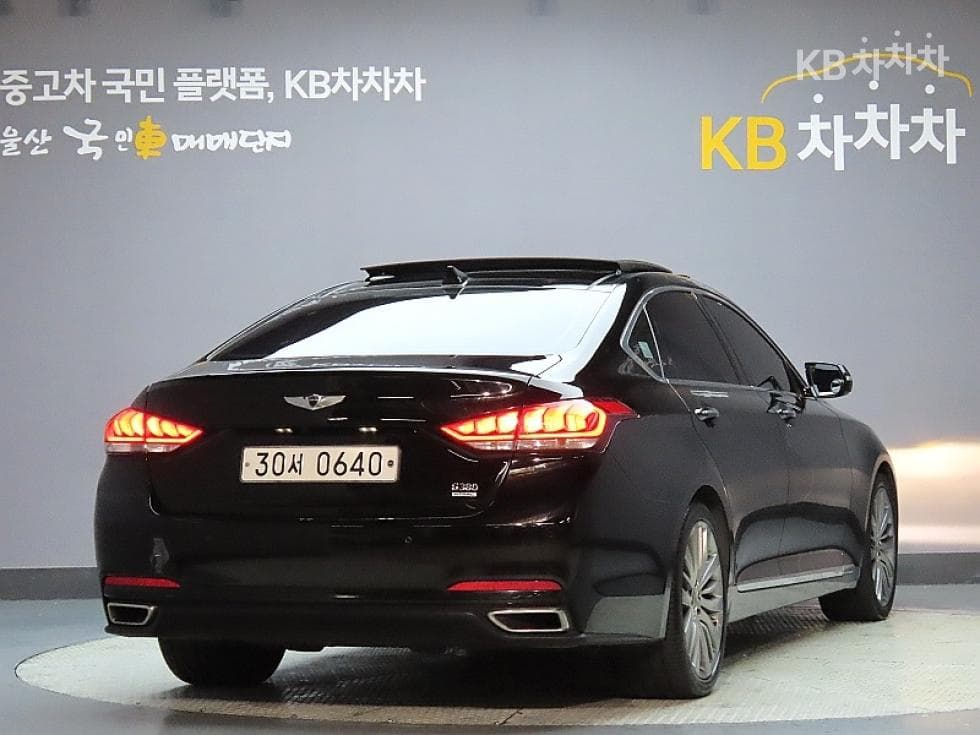 Hyundai GenesisDHG330 Premium AWD - 2