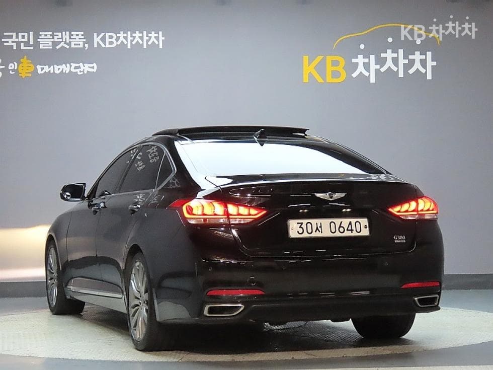 Hyundai GenesisDHG330 Premium AWD - 4