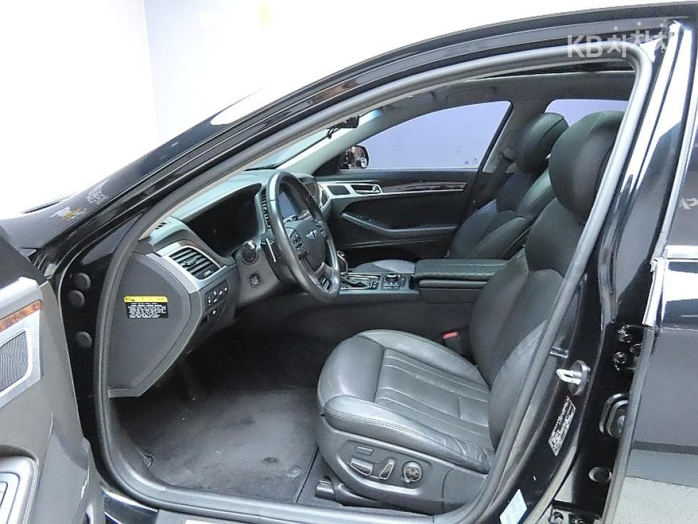 Hyundai GenesisDHG330 Premium AWD - 10