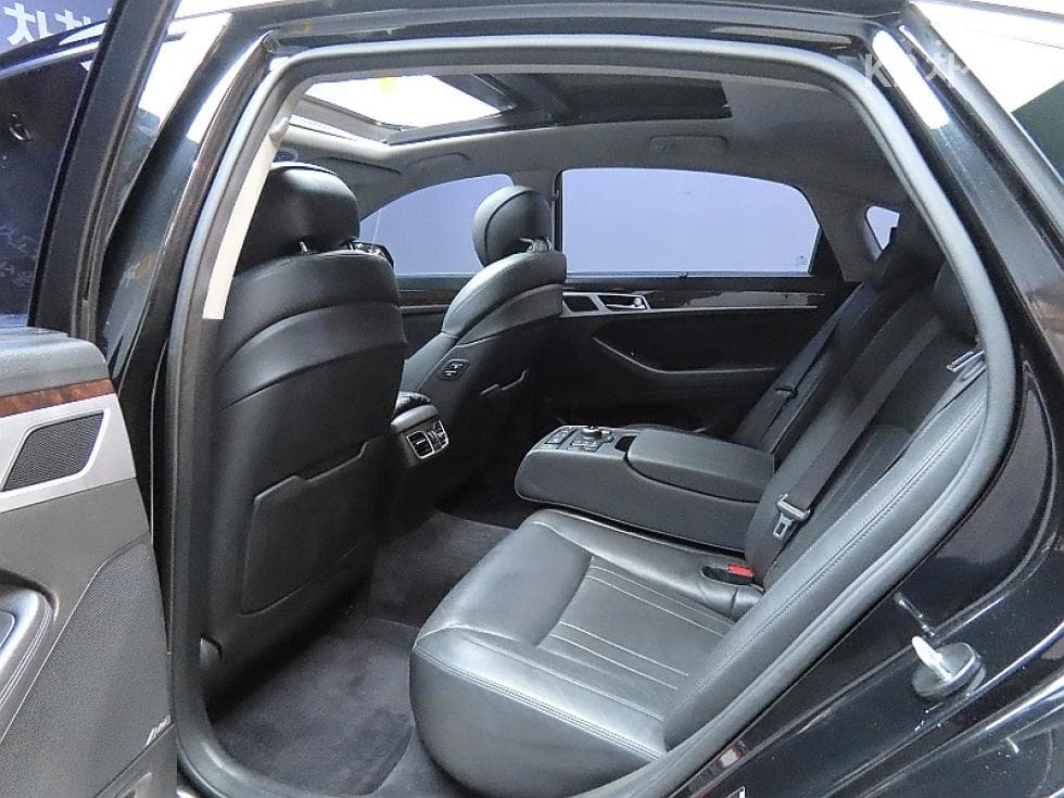 Hyundai GenesisDHG330 Premium AWD - 11