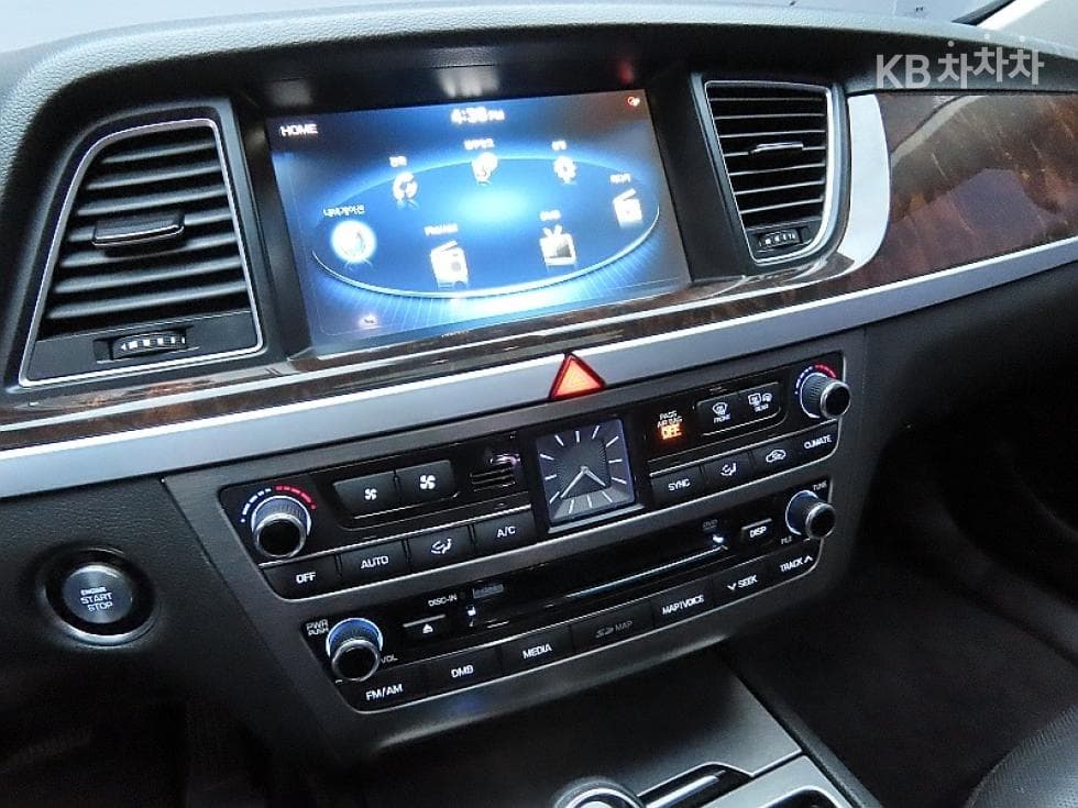Hyundai GenesisDHG330 Premium AWD - 16