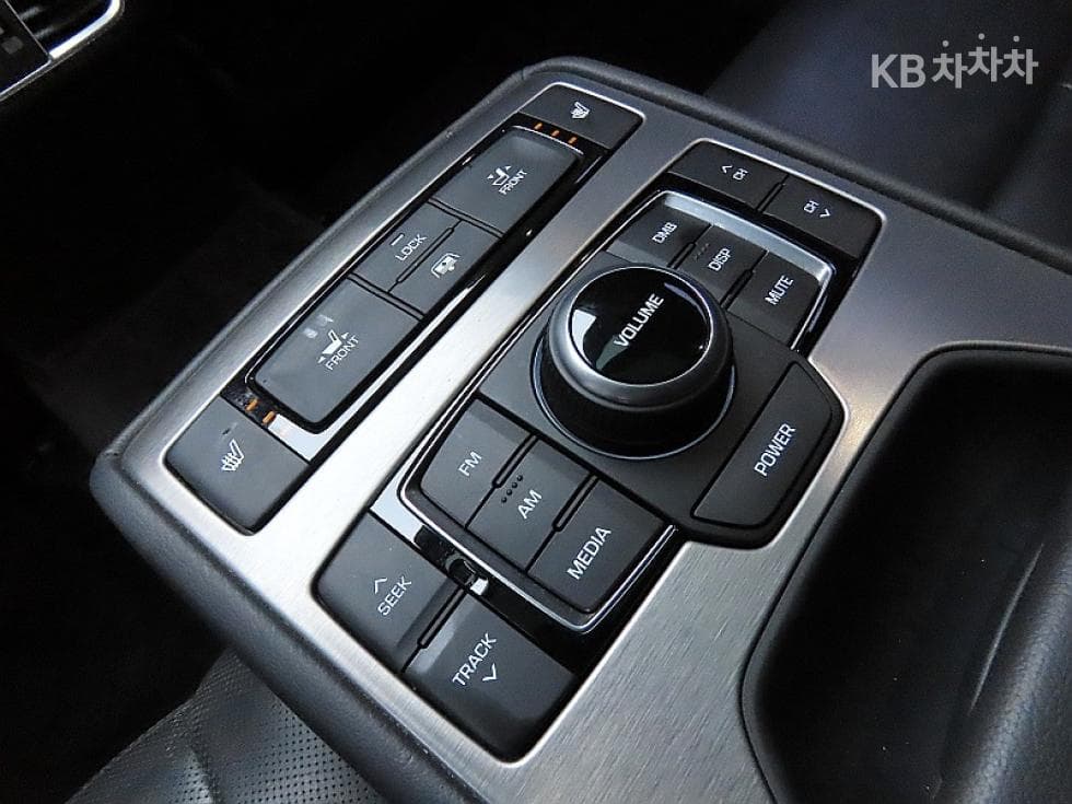 Hyundai GenesisDHG330 Premium AWD - 18