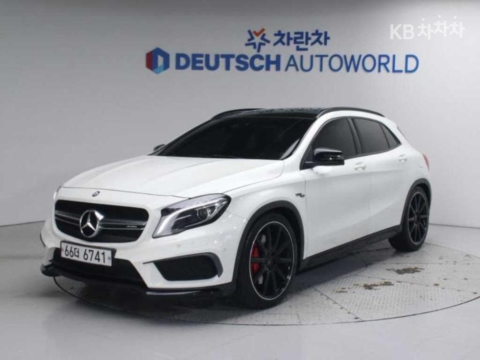 Mercedes-Benz GLA X156 GLA45 AMG 4매틱 - Image 1