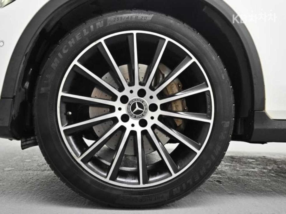 Mercedes-Benz GLC(X253)300 4Matic Coupe AMG Line - 5