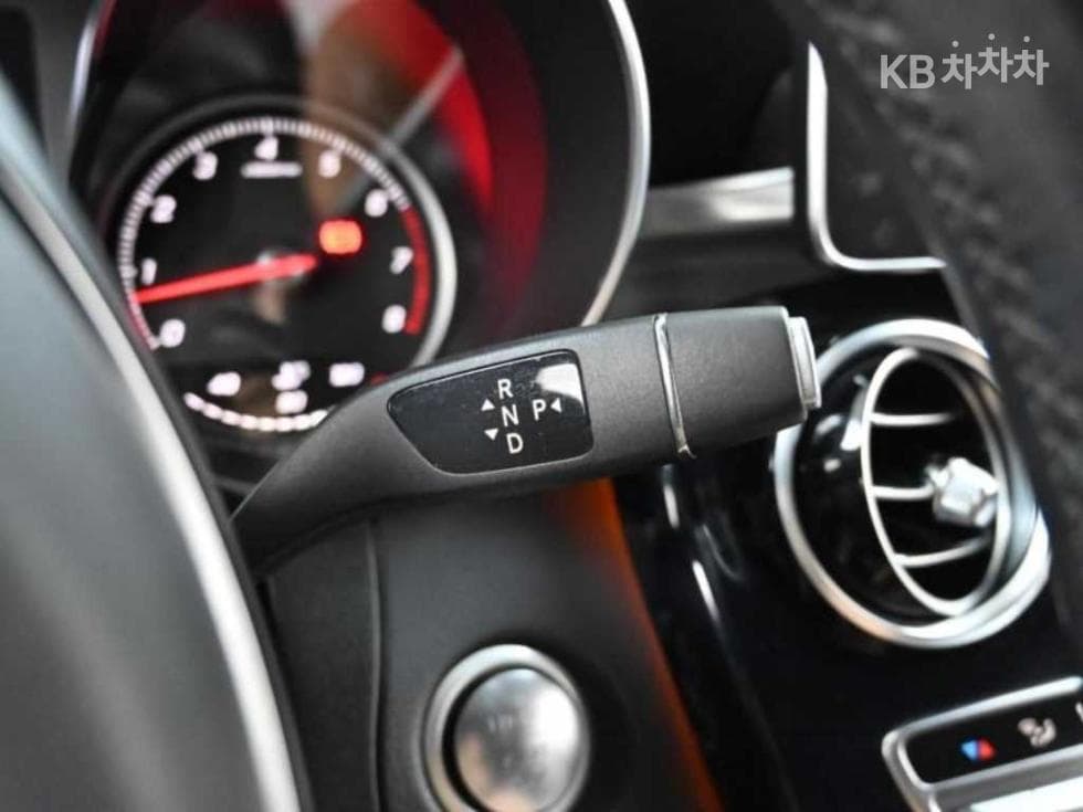 Mercedes-Benz GLC(X253)300 4Matic Coupe AMG Line - 9