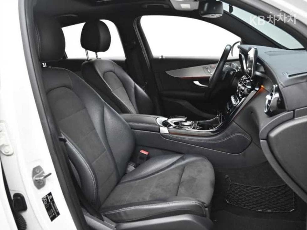 Mercedes-Benz GLC(X253)300 4Matic Coupe AMG Line - 10