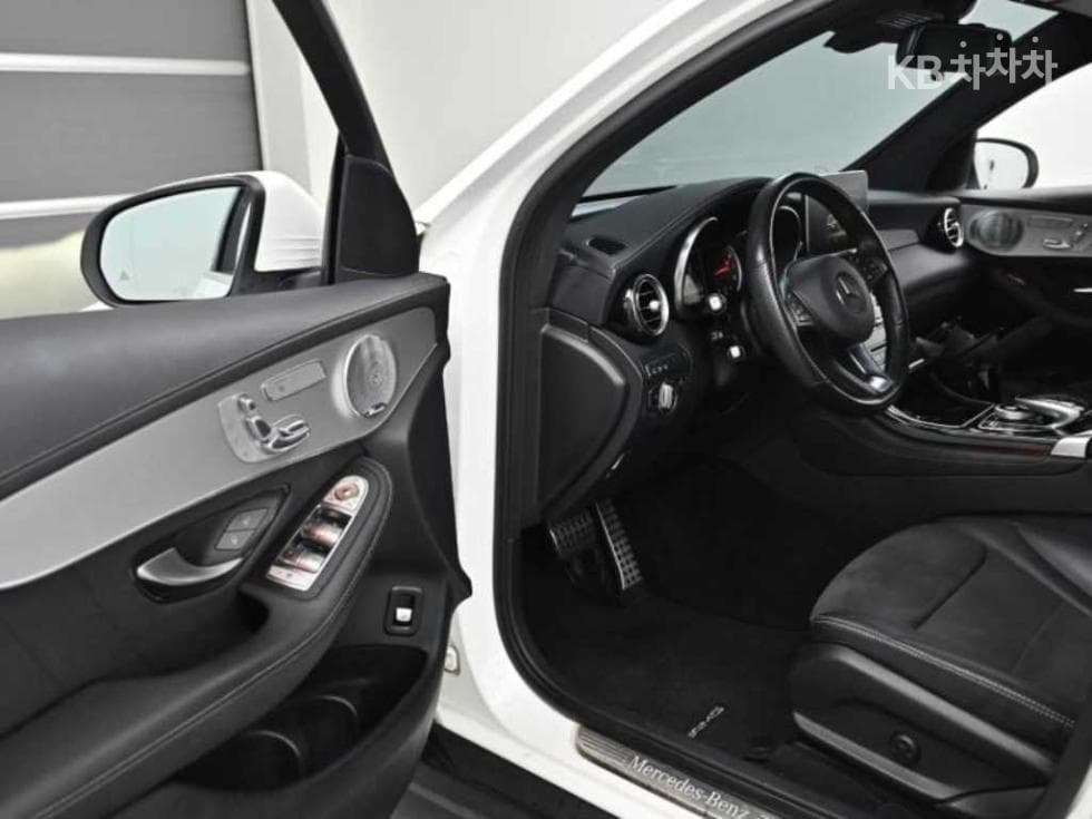 Mercedes-Benz GLC(X253)300 4Matic Coupe AMG Line - 11