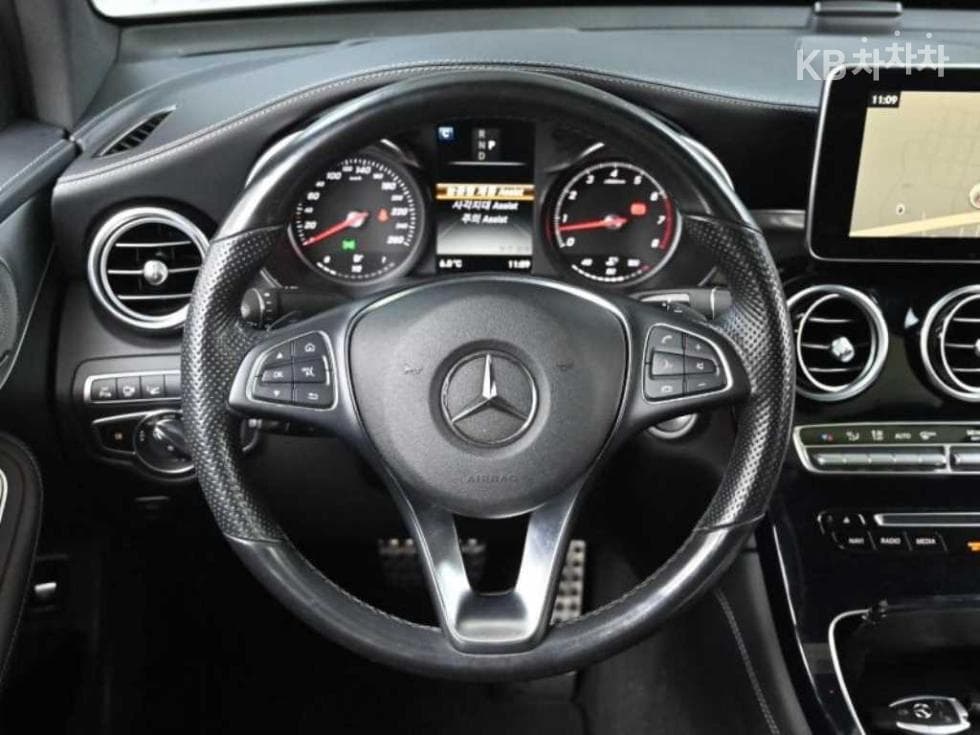 Mercedes-Benz GLC(X253)300 4Matic Coupe AMG Line - 13