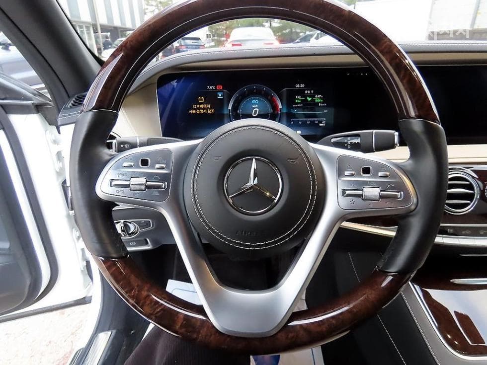 Mercedes-Benz Нов S-КласS560e Стандартен - 8