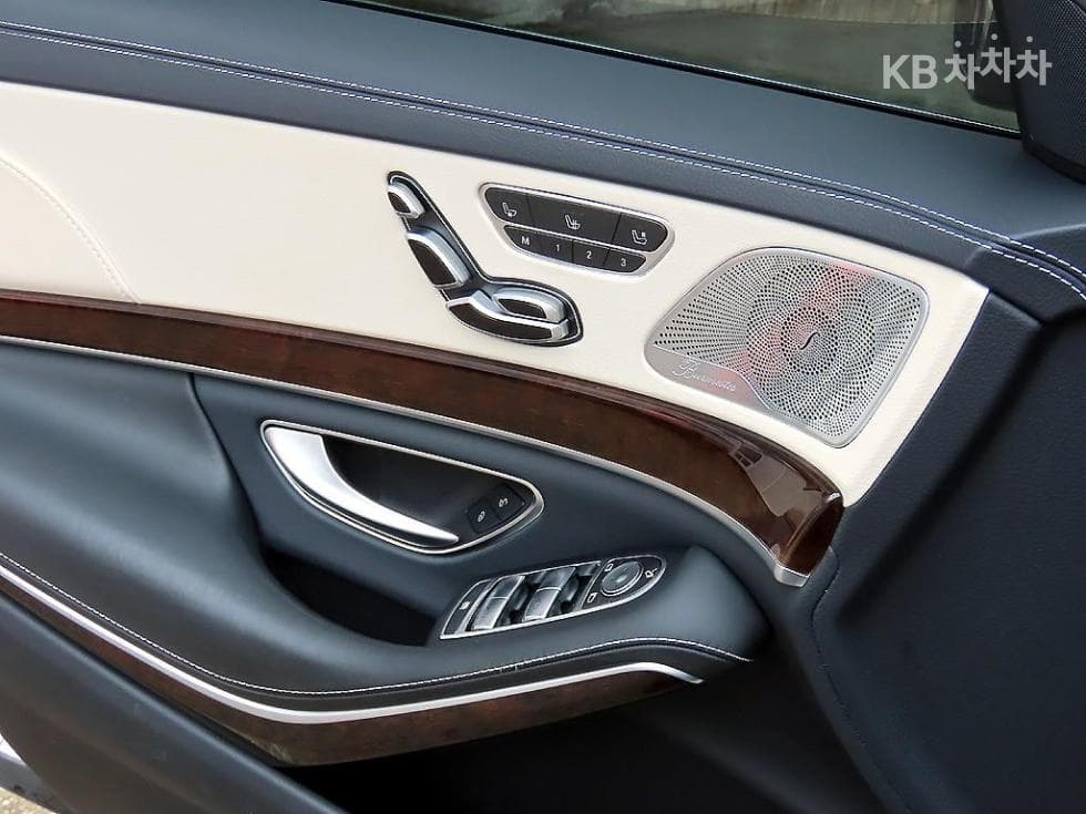 Mercedes-Benz Нов S-КласS560e Стандартен - 12