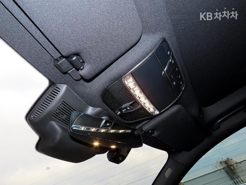 Mercedes-Benz Нов S-КласS560e Стандартен - 15