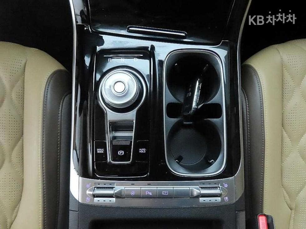 Kia Carnival 4th generationHigh Limousine (Carnival) G3.5 GDI 9-seater Signature - 9