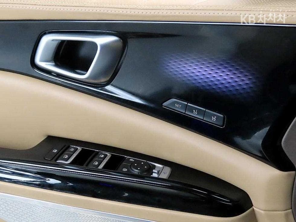 Kia Carnival 4th generationHigh Limousine (Carnival) G3.5 GDI 9-seater Signature - 10