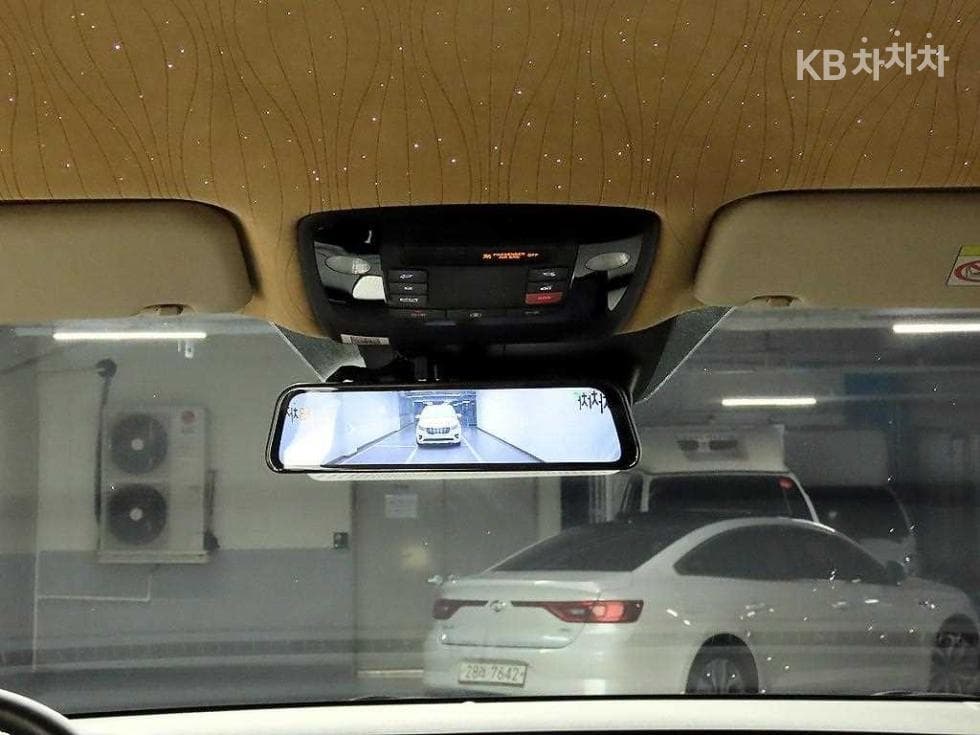 Kia Carnival 4th generationHigh Limousine (Carnival) G3.5 GDI 9-seater Signature - 15