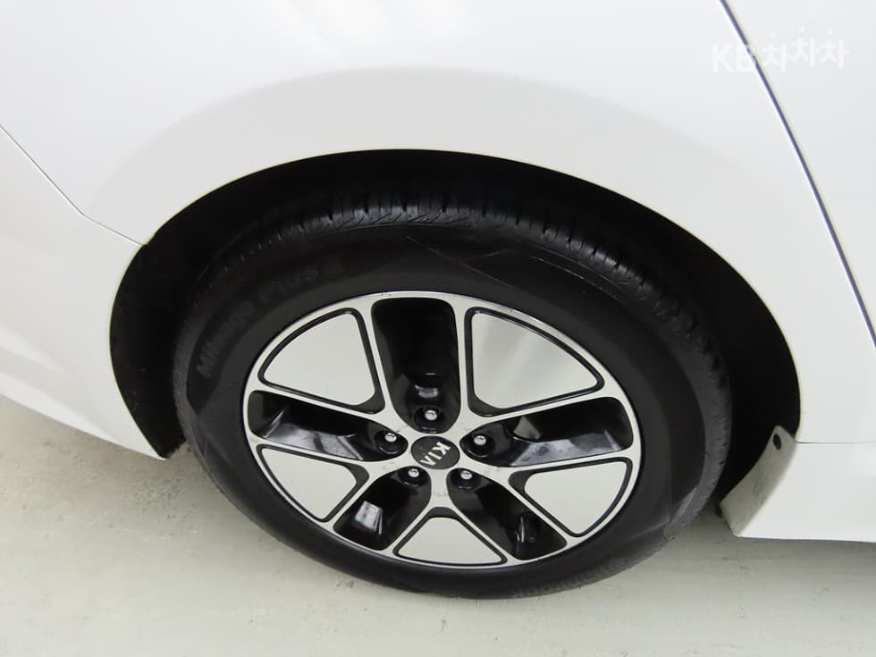 Киа K5 ХибридЛукс - 20