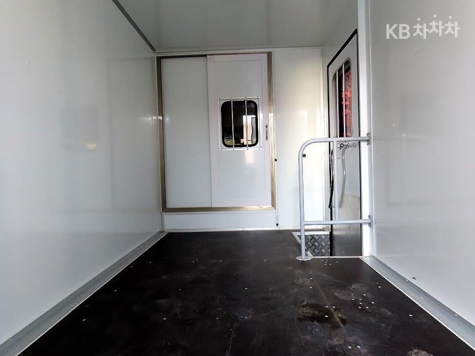 Киа The New (фейслифт) Бонго 3 (лек)워크스루Ван 1 тон Королевска кабина Удължено междуосие L - 5