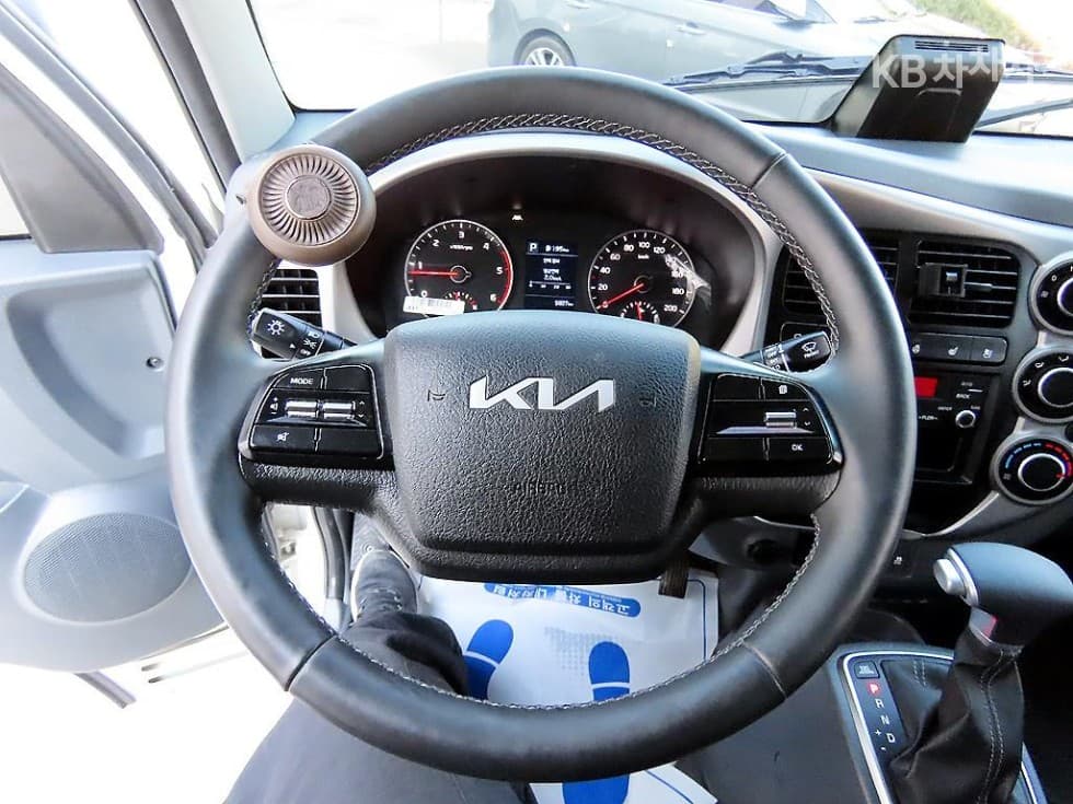 Киа The New (фейслифт) Бонго 3 (лек)워크스루Ван 1 тон Королевска кабина Удължено междуосие L - 9