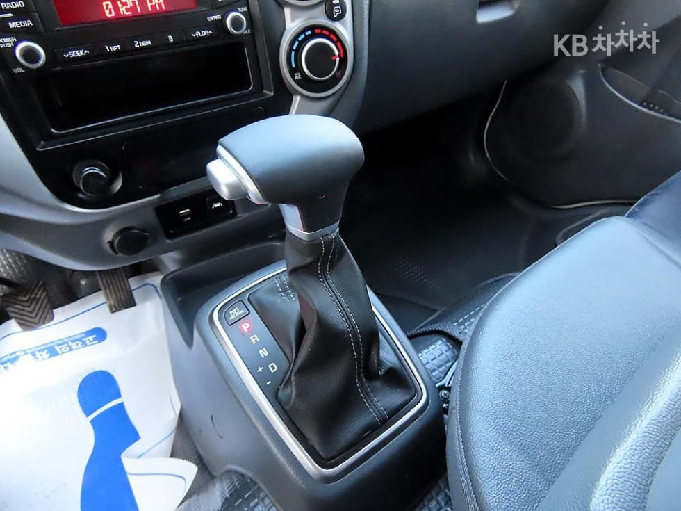 Киа The New (фейслифт) Бонго 3 (лек)워크스루Ван 1 тон Королевска кабина Удължено междуосие L - 11