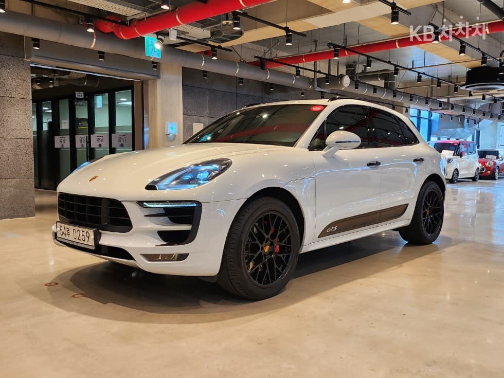 Porsche 마칸 3.0 GTS - Image 1