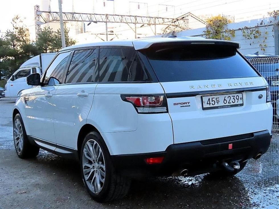 Land Rover New Range Rover Sport3.0 SDV6 HSE Dynamic - 3