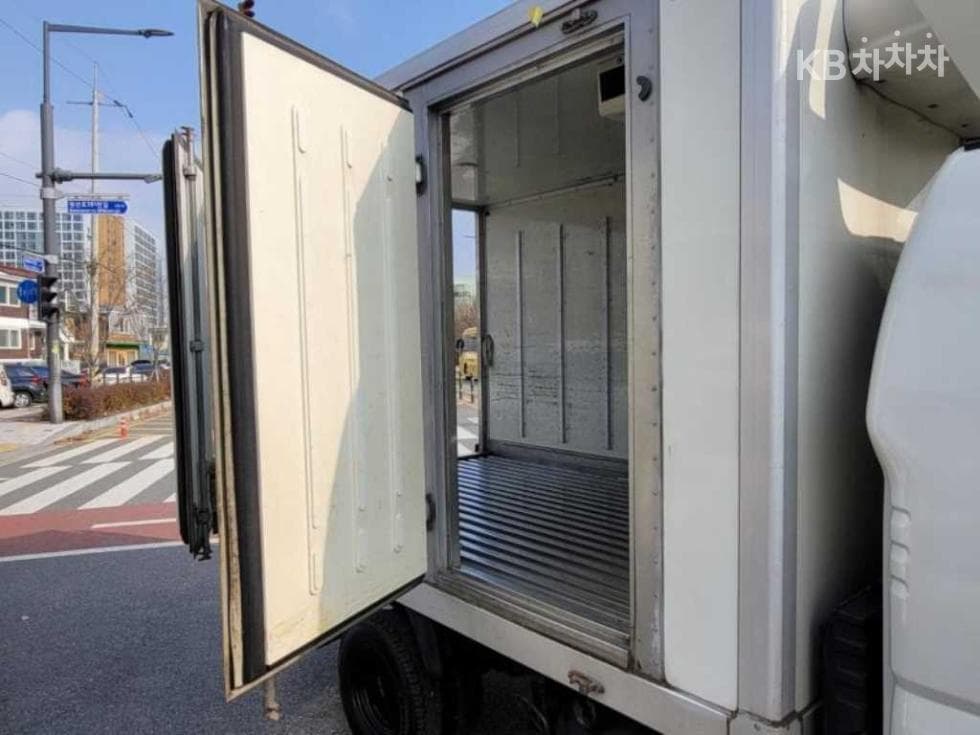 Kia Bongo 3 (light truck)1 Ton 냉동Top (Cargo)차 Extra Long Plus형 King Cab Deluxe - 5