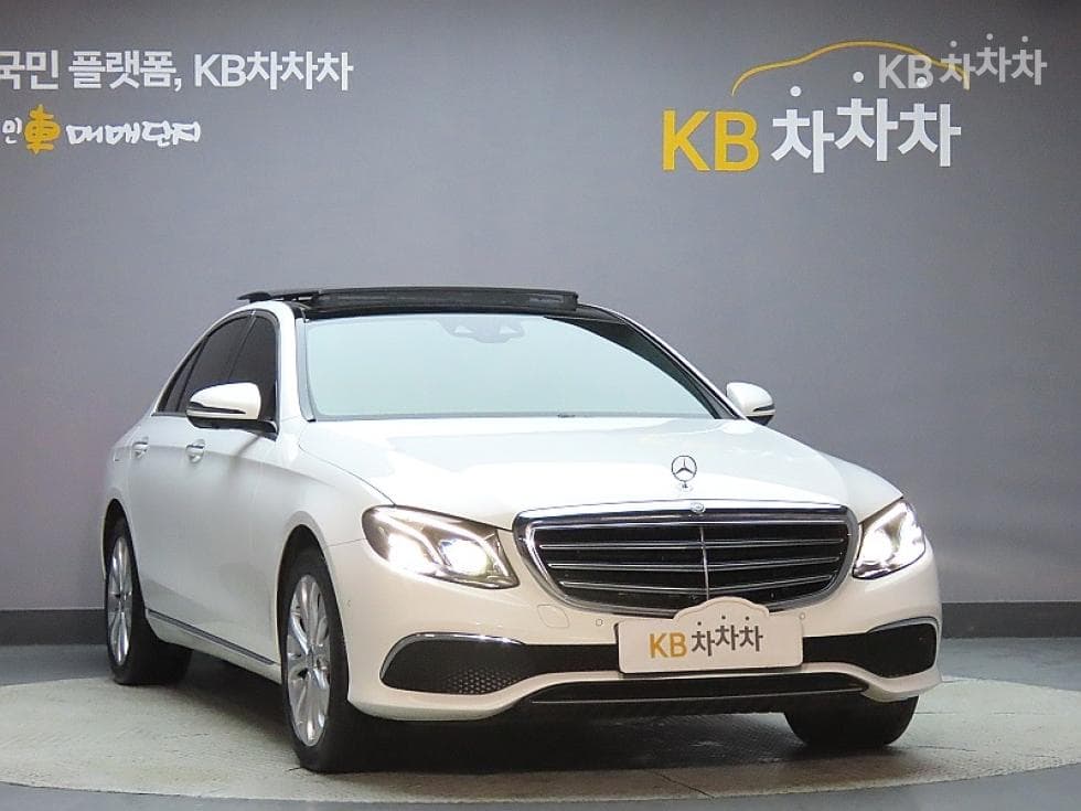Mercedes-Benz E-Class (W213)E300 Exclusive - 3