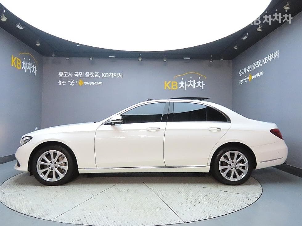 Mercedes-Benz E-Class (W213)E300 Exclusive - 5