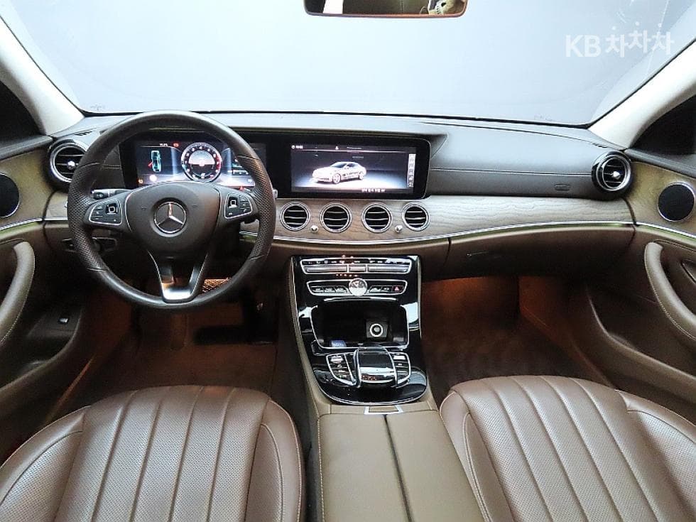 Mercedes-Benz E-Class (W213)E300 Exclusive - 6