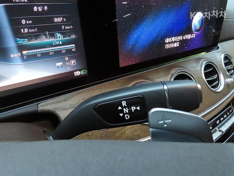 Mercedes-Benz E-Class (W213)E300 Exclusive - 9