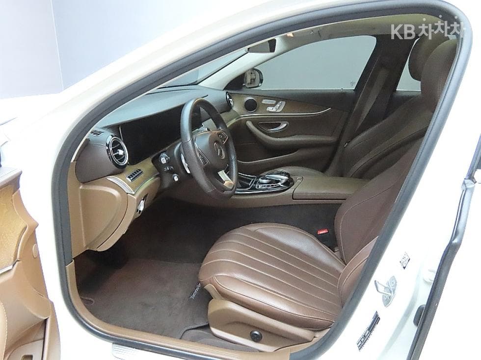 Mercedes-Benz E-Class (W213)E300 Exclusive - 10