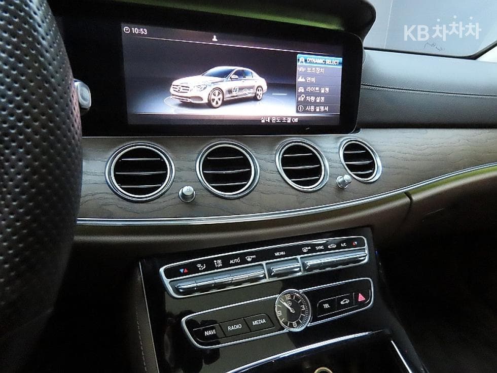 Mercedes-Benz E-Class (W213)E300 Exclusive - 16