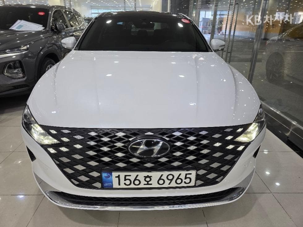 Hyundai The New (facelift) Grandeur (Azera) Hybrid 2.4 Le Blanc - Image 1