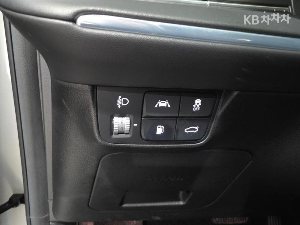 Хюндай The New (фейслифт) Grandeur (Azera) Хибрид2.4 Le Blanc - 17