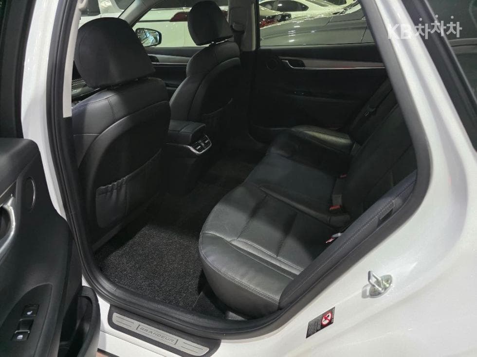 Хюндай The New (фейслифт) Grandeur (Azera) Хибрид2.4 Le Blanc - 10