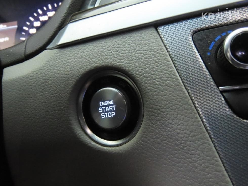 Genesis G803.3 GDI AWD Luxury - 13