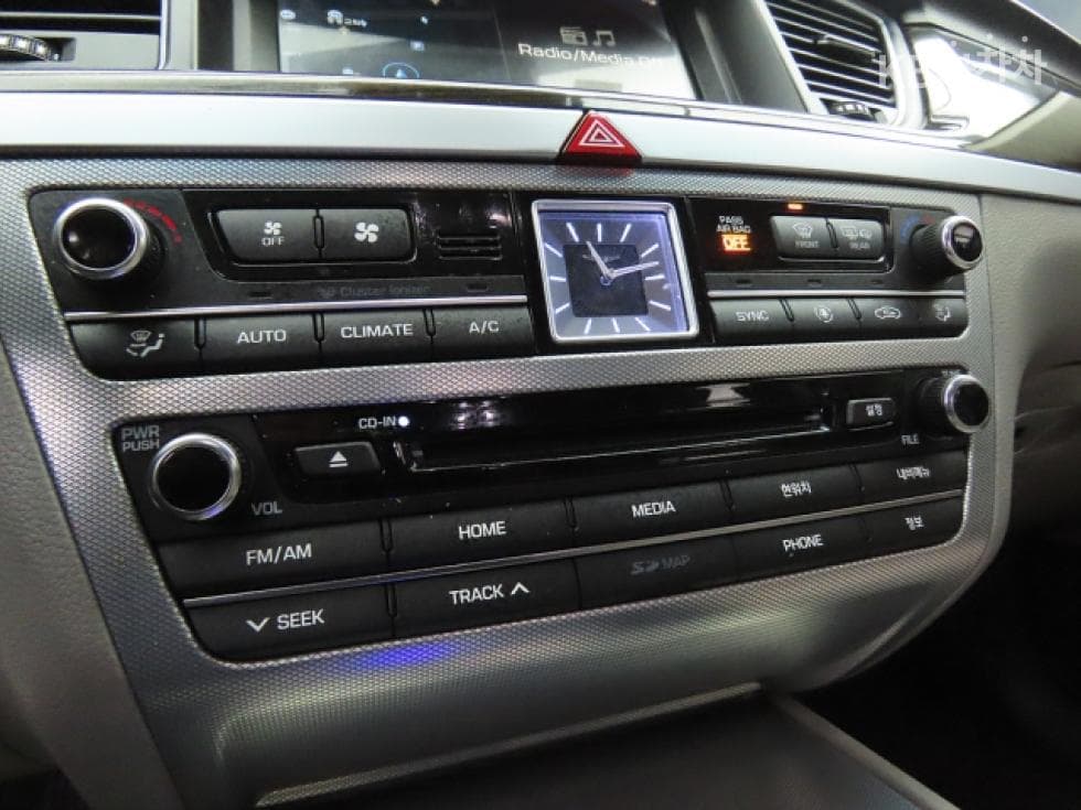 Genesis G803.3 GDI AWD Luxury - 14