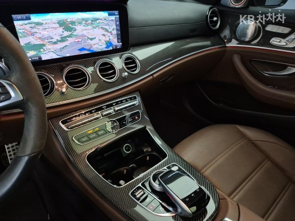 Mercedes-Benz E-Class (W213)E63 AMG 4MATIC+ - 10