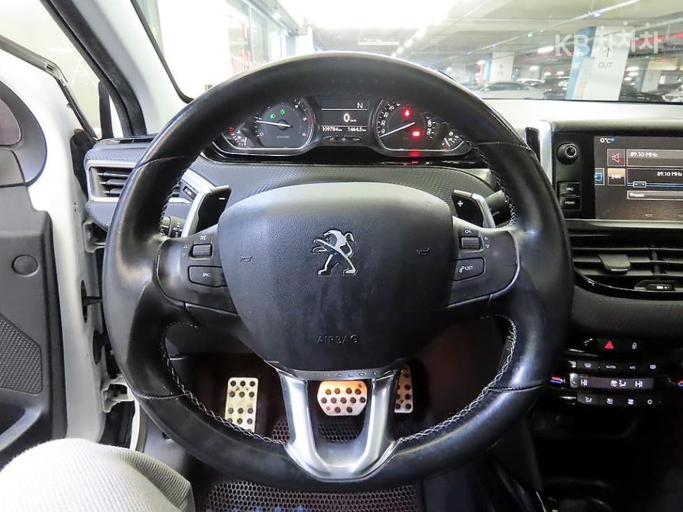 Peugeot 2008 1st Generation1.6 e-HDi Feline S - 8