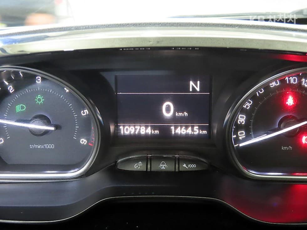 Peugeot 2008 1st Generation1.6 e-HDi Feline S - 9