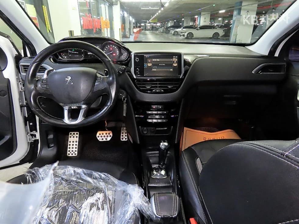Peugeot 2008 1st Generation1.6 e-HDi Feline S - 10