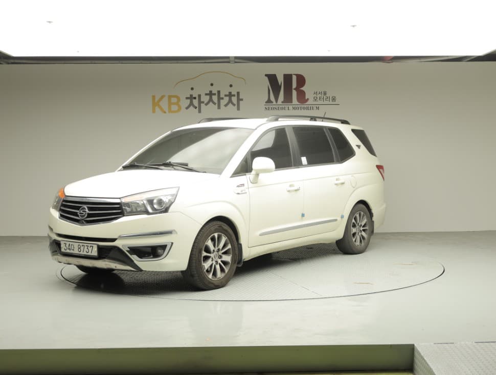 KG Mobility 코란도 투리스모 9-seater 2WD RX - Image 1