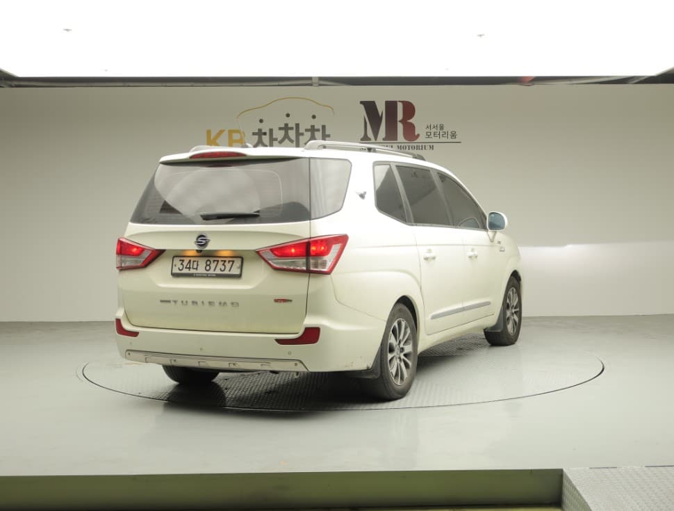 КейДжи Мобилити 코란도 투리스모9-местен 2WD RX - 4