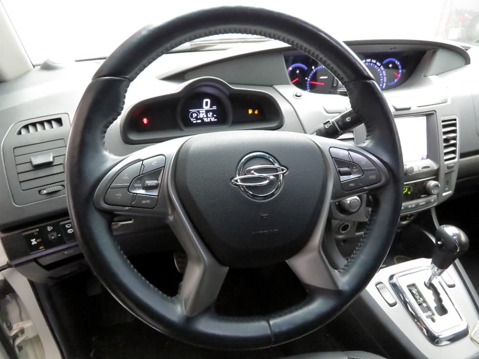 КейДжи Мобилити 코란도 투리스모9-местен 2WD RX - 8