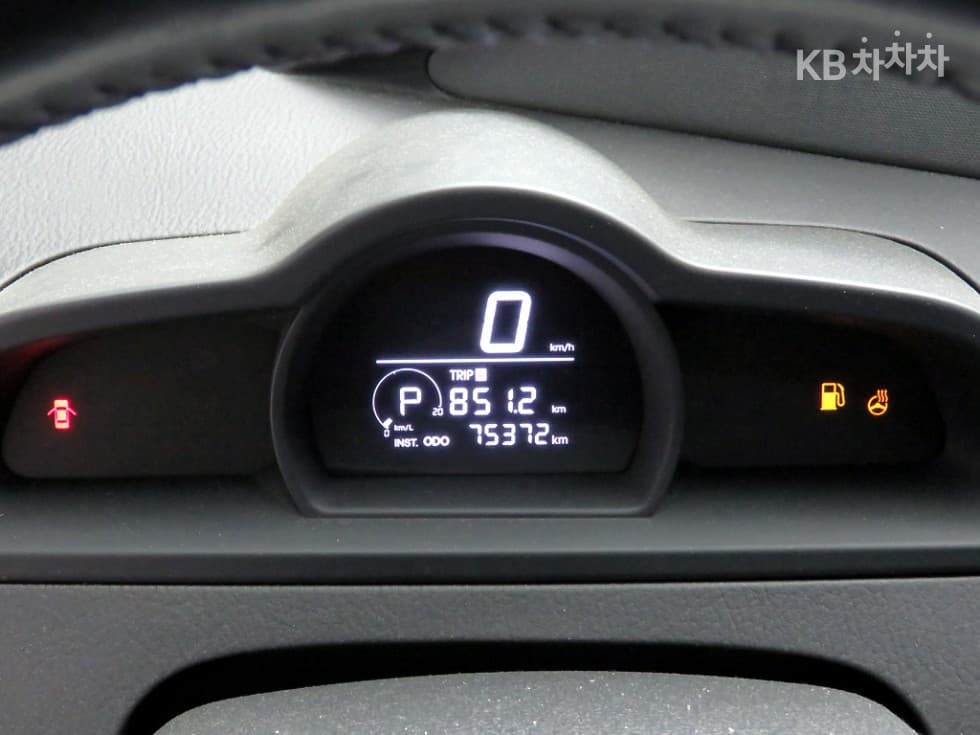 КейДжи Мобилити 코란도 투리스모9-местен 2WD RX - 5