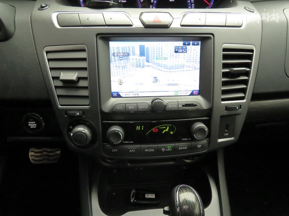 КейДжи Мобилити 코란도 투리스모9-местен 2WD RX - 10