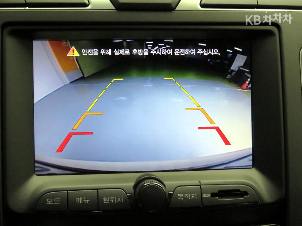 КейДжи Мобилити 코란도 투리스모9-местен 2WD RX - 13