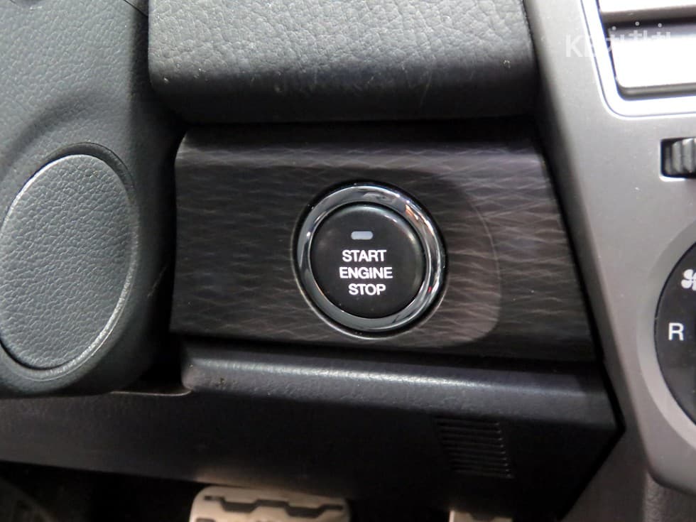 КейДжи Мобилити 코란도 투리스모9-местен 2WD RX - 16