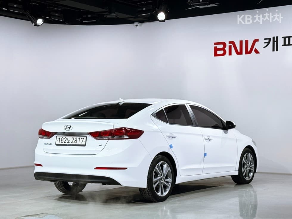 Hyundai Avante (Elantra)AD1.6 GDi Value Plus - 2