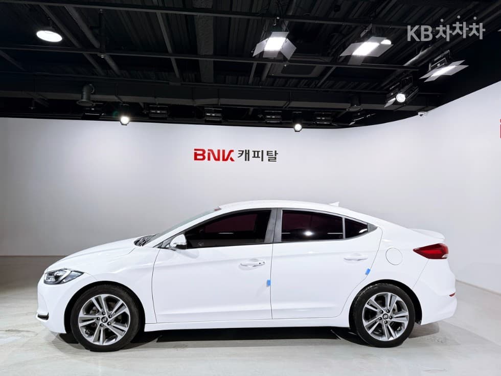 Hyundai Avante (Elantra)AD1.6 GDi Value Plus - 3